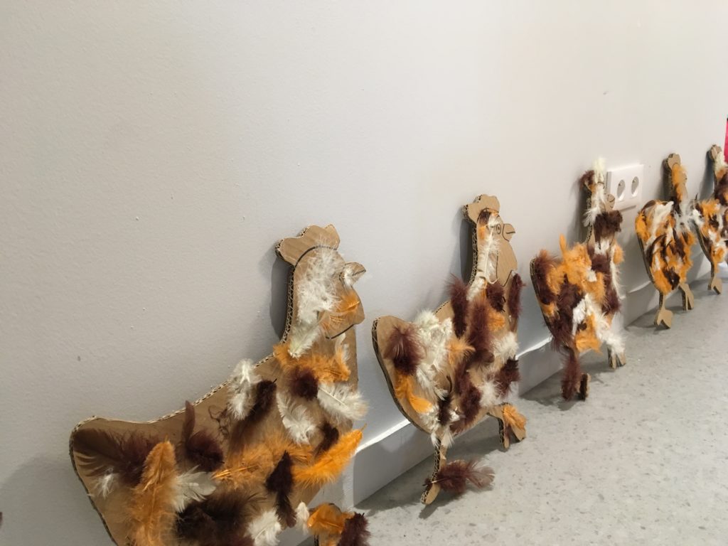 À la file indienne au centre social